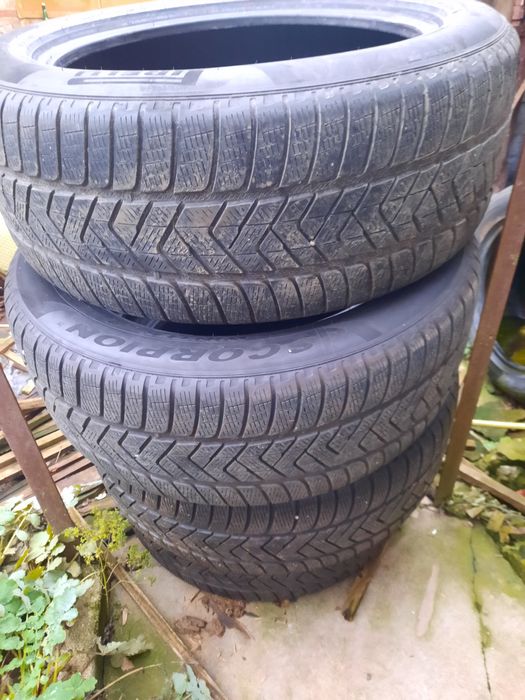 Vând cauciucuri Pirelli de Iarnă