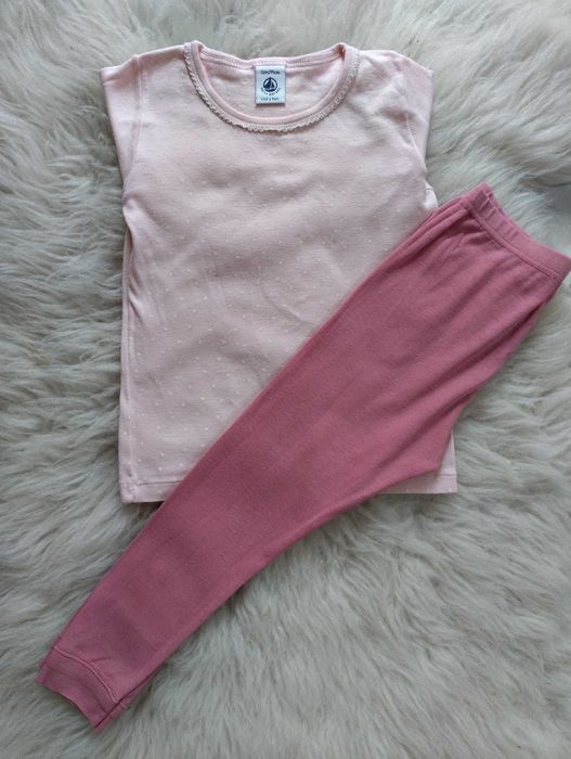 Продавам лот бодита и пижами Petit Bateau 95