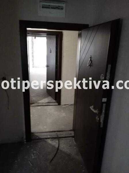 Продава се Тристаен апартамент в Пловдив, Остромила - 82 кв.м за 1440 €/кв.м - Снимка #9