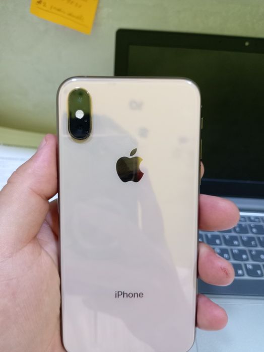 Iphone xc 64 gb.