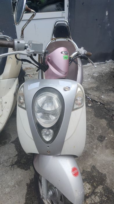 De vânzare scutere cu actele la zi