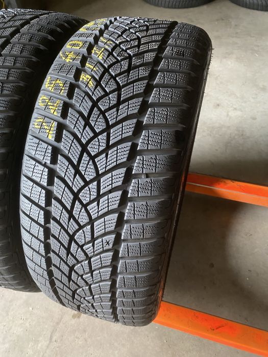 Anvelope iarna 225/40/19 Goodyear Ultra Grip Performance 225 40 19 R19