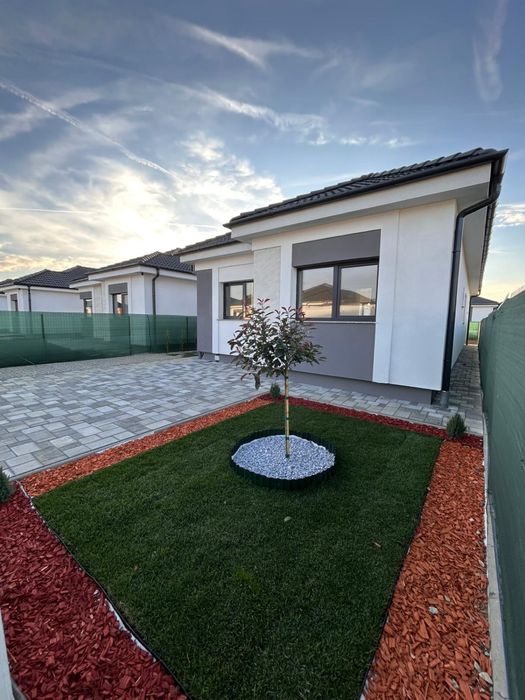 Casa premium de vânzare, cartier asfaltat - cartierul Olimp/Casandra