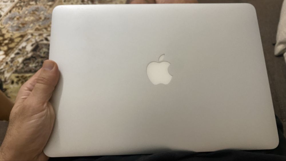 Macbook Air 2017 13” 8GB 120 SSD +256GB memory