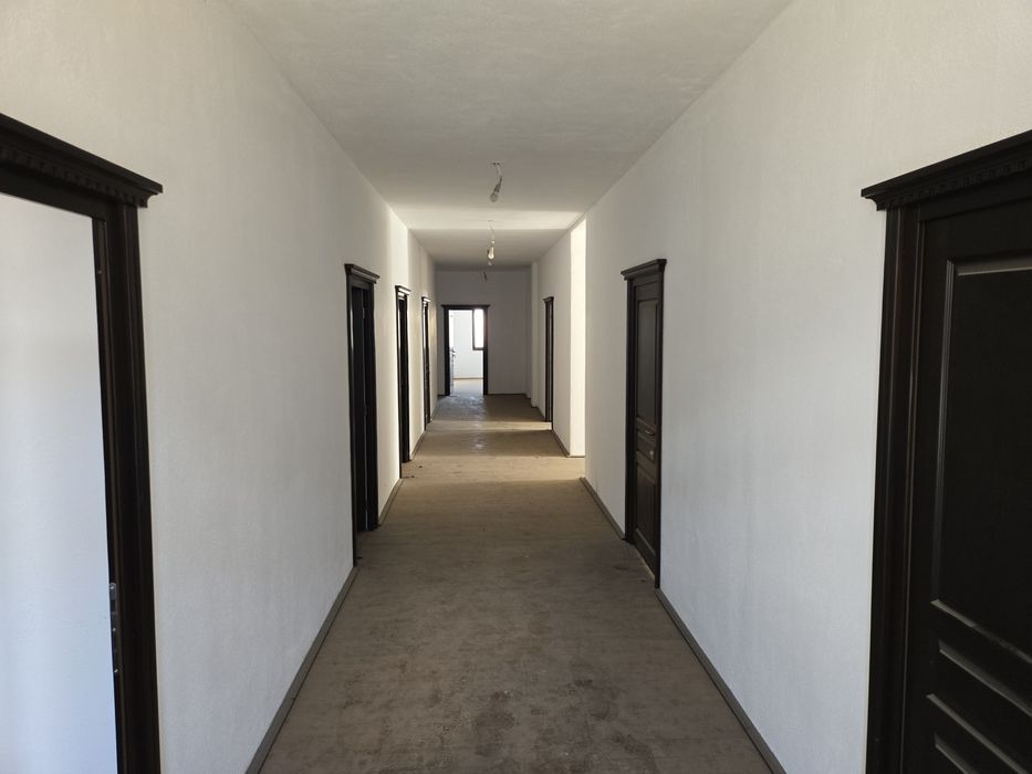 Cladire comerciala - subsol 100 mp + etaj 450 mp