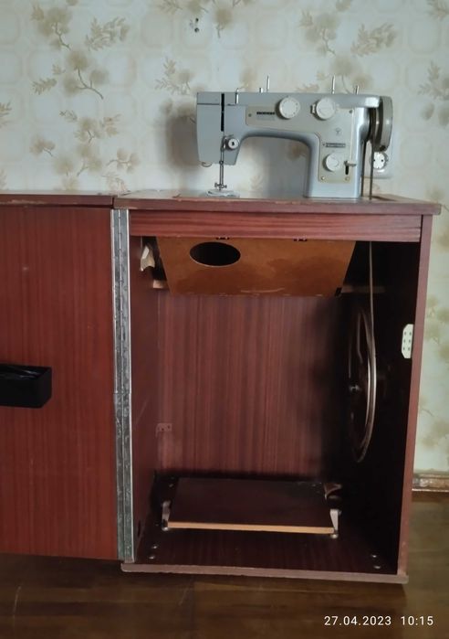 Ножная швейная машинка "Подольск"