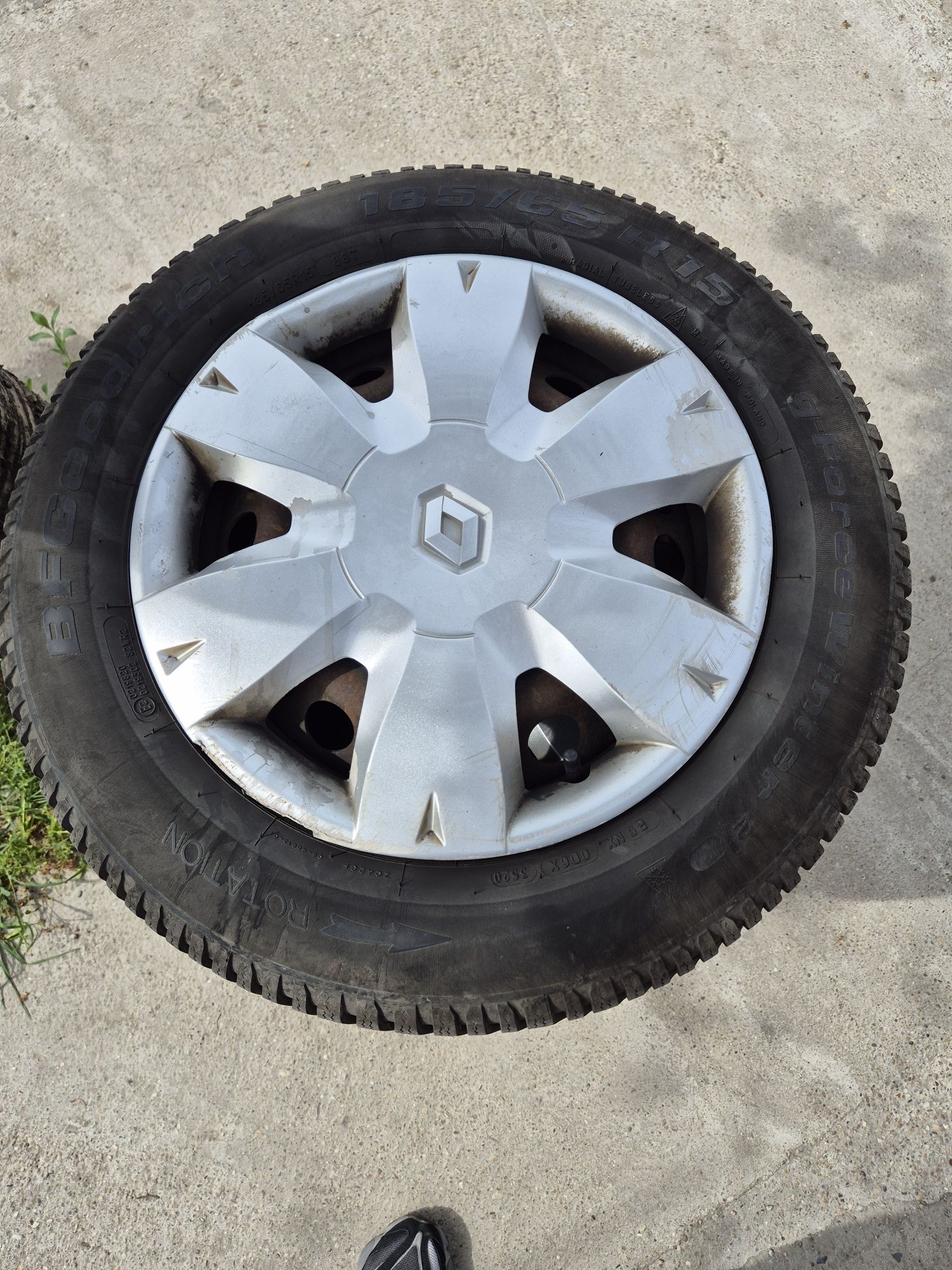 Jante tabla cu anvelope 185/65R15 vara/iarna * Renault / Dacia