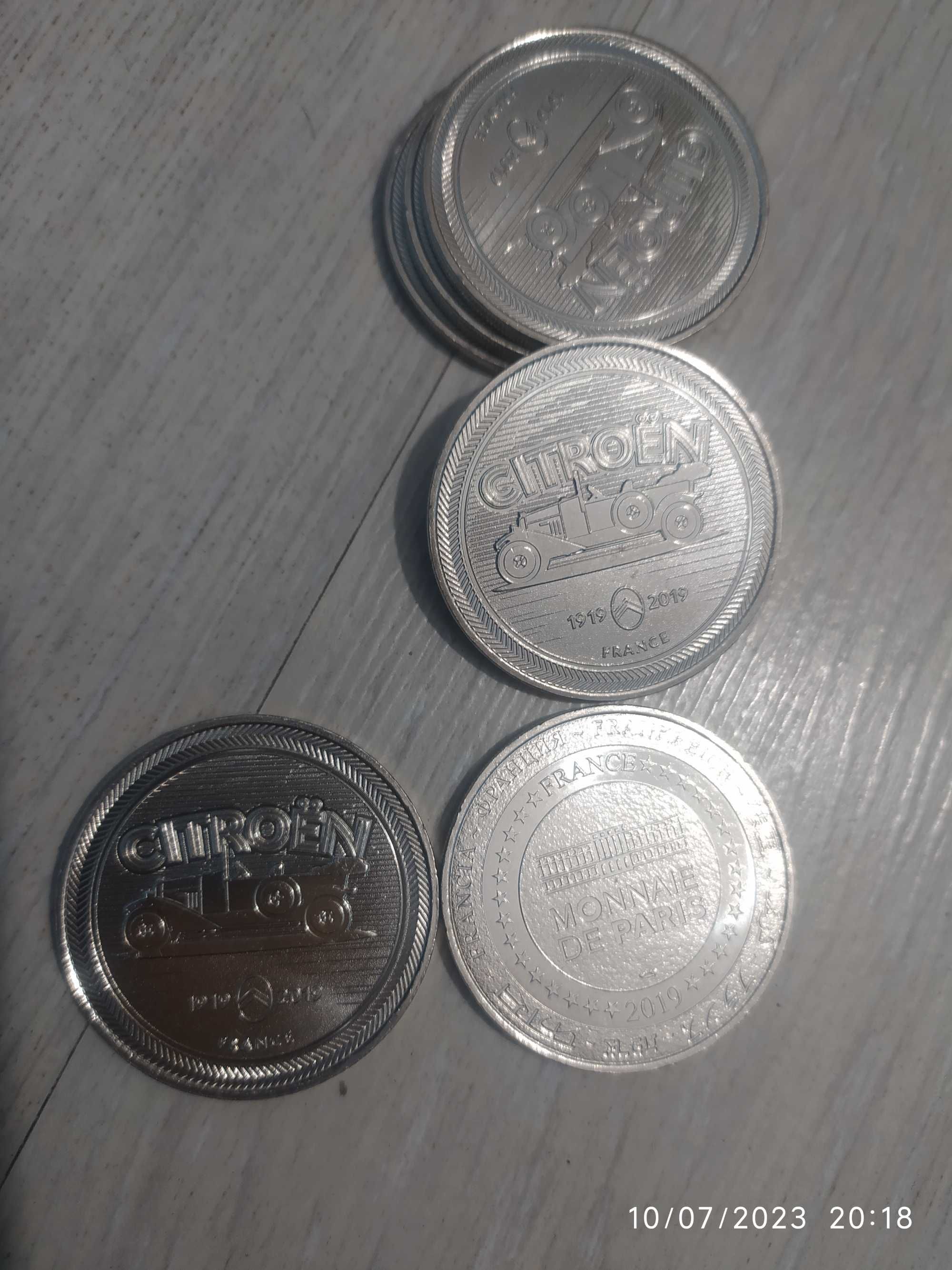 Колекционерски колички, монети и ключодържатели Citroen