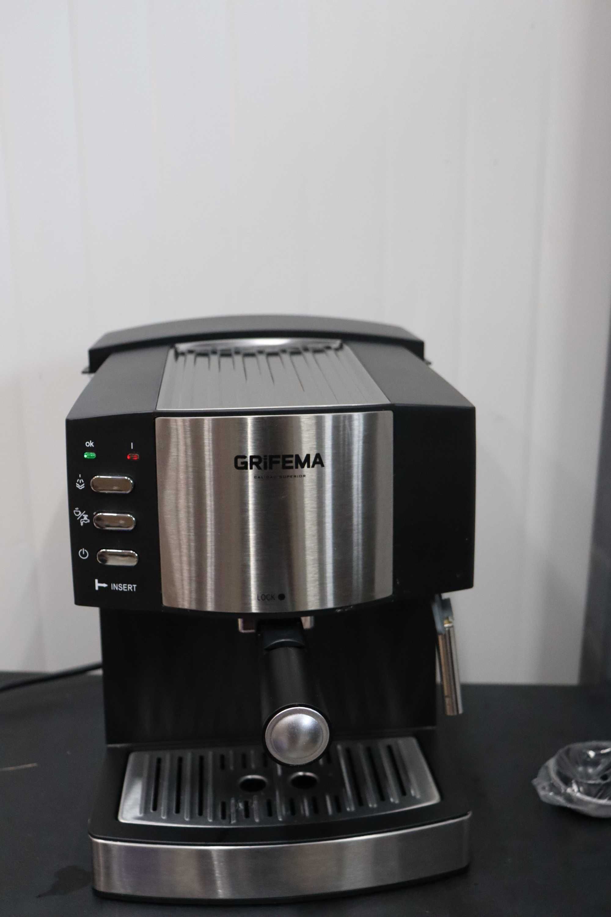 GRIFEMA GC3002 Кафе машина за еспресо и капучино, 850W, 1,6л, 20 бара