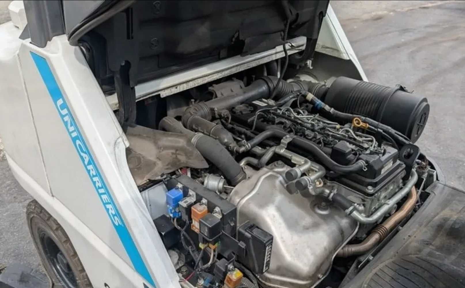 motostivuitor diesel 3 tone Nissan Unicarriers an fab 2020 ore 2000