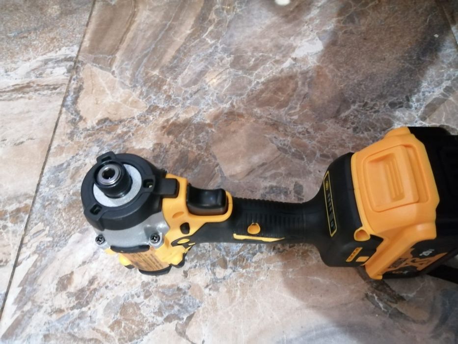 Șurubelniță cu impact dewalt DCF 860 cu baterie de 6 A