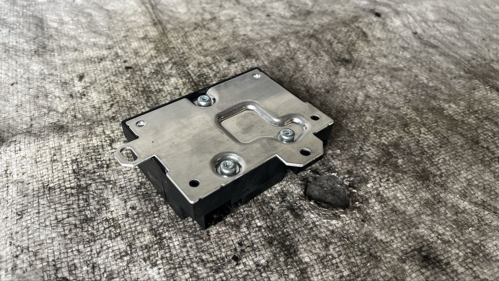 Mercedes E W212 модул горивна помпа