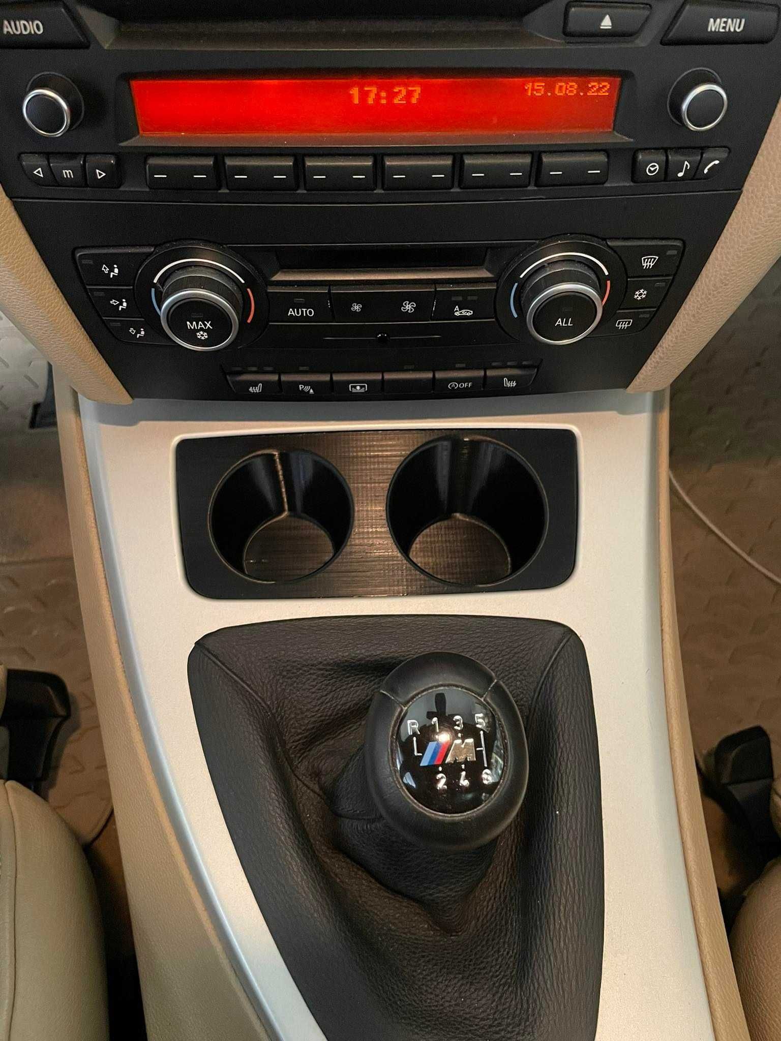 Поставка за чаши за BMW E90 / E91 / E92 / E93