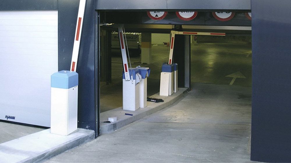 Ворота скоростные для паркинга Albany Door Systems Assa Abloy