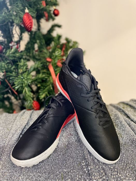 Pantofi pentru fotbal