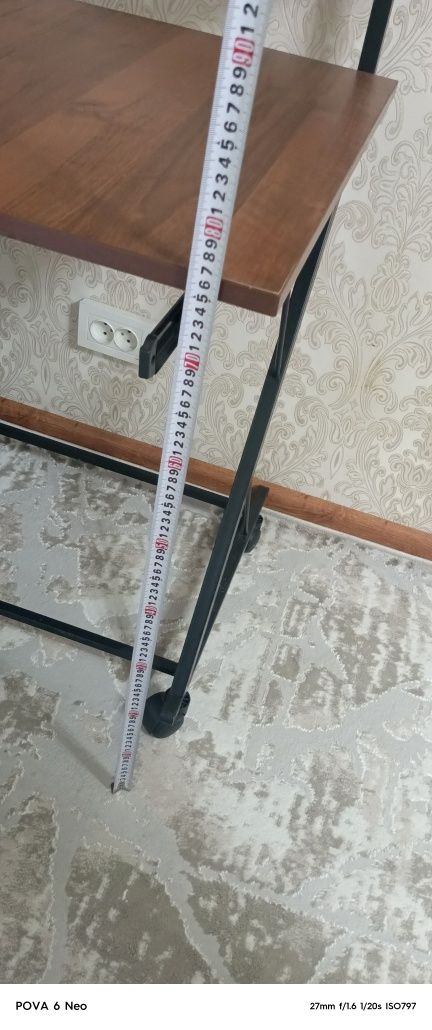 Продам компьютерный столик, можно использовать как парту для занятий