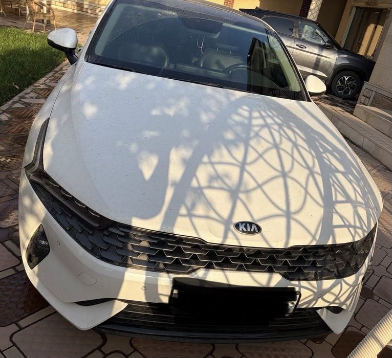 Автомобиль Kia K5