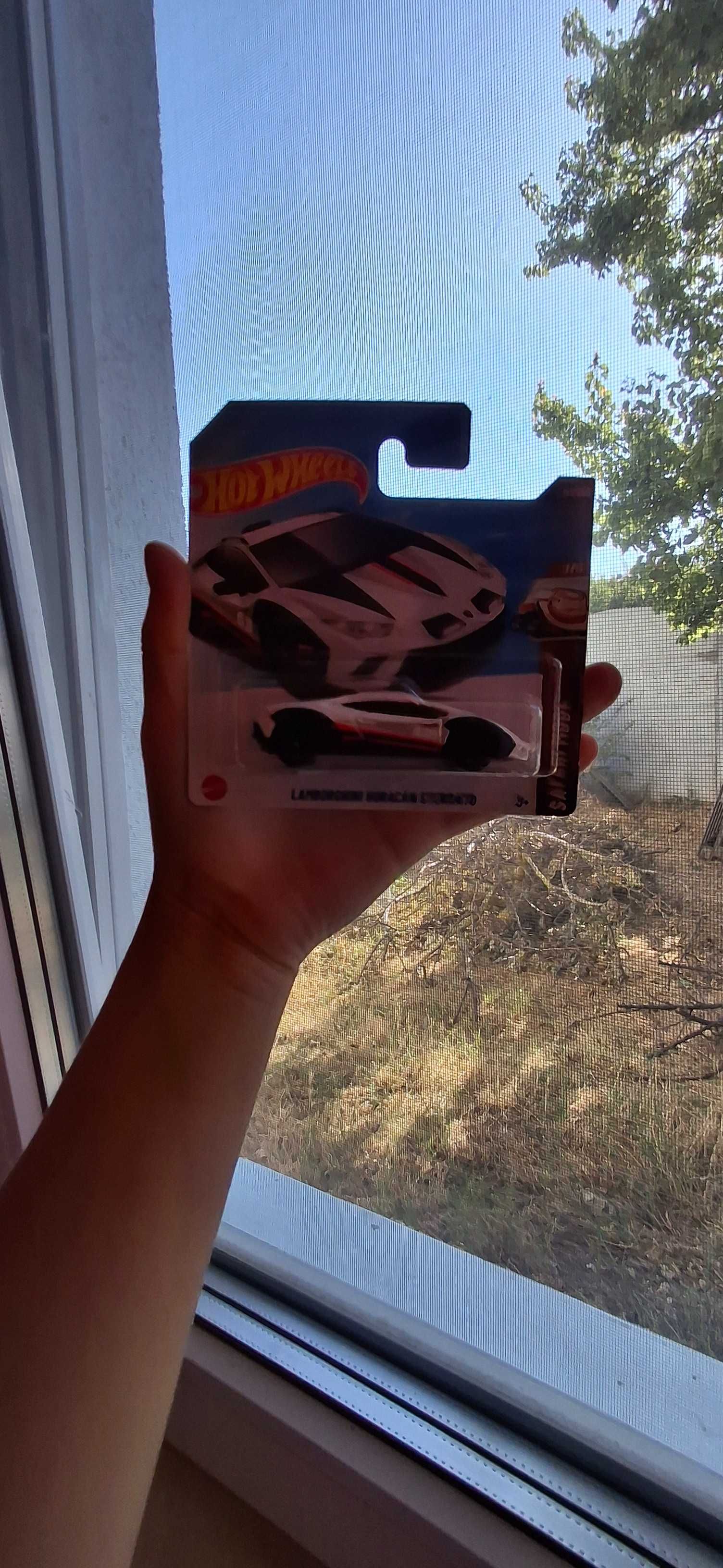 Hotwheels_чистонова количка не отворена laborghini huracan steprato