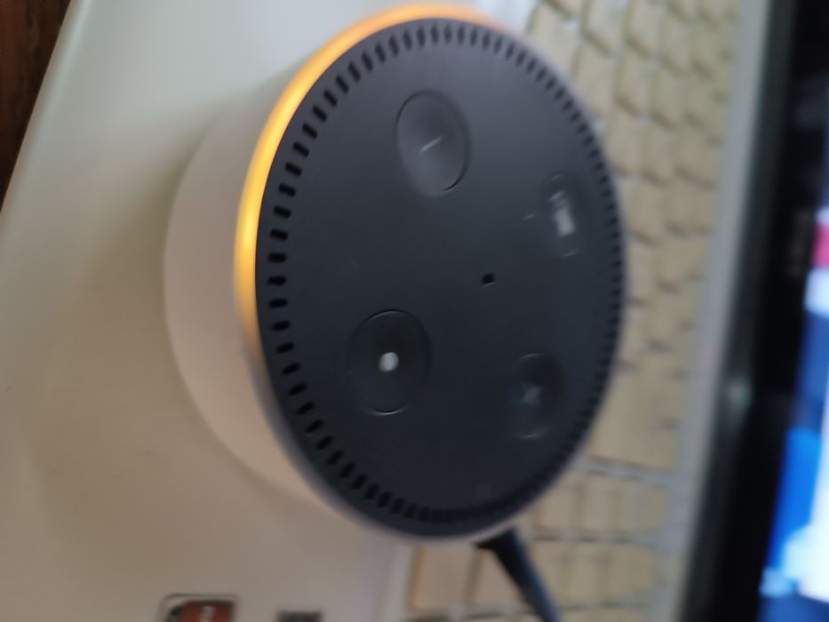 Amazon echo dot колонка