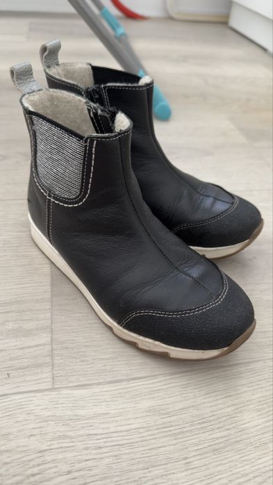 Продам ботинки осенние на девочку