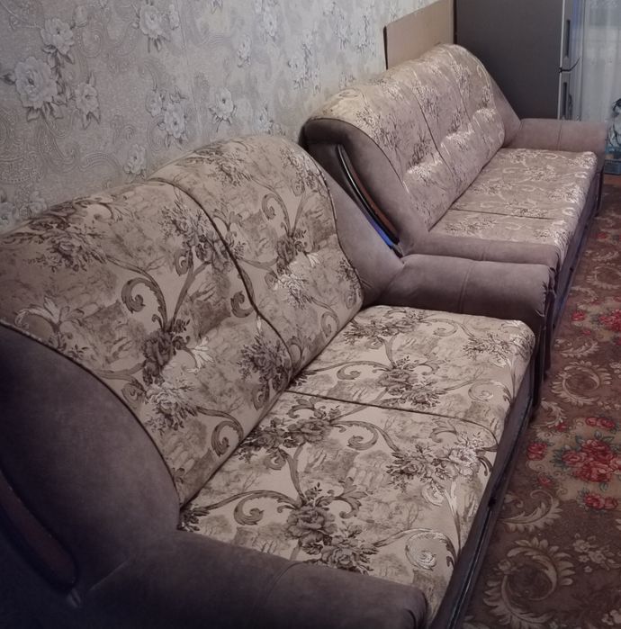 Продаётся диван, два кресла