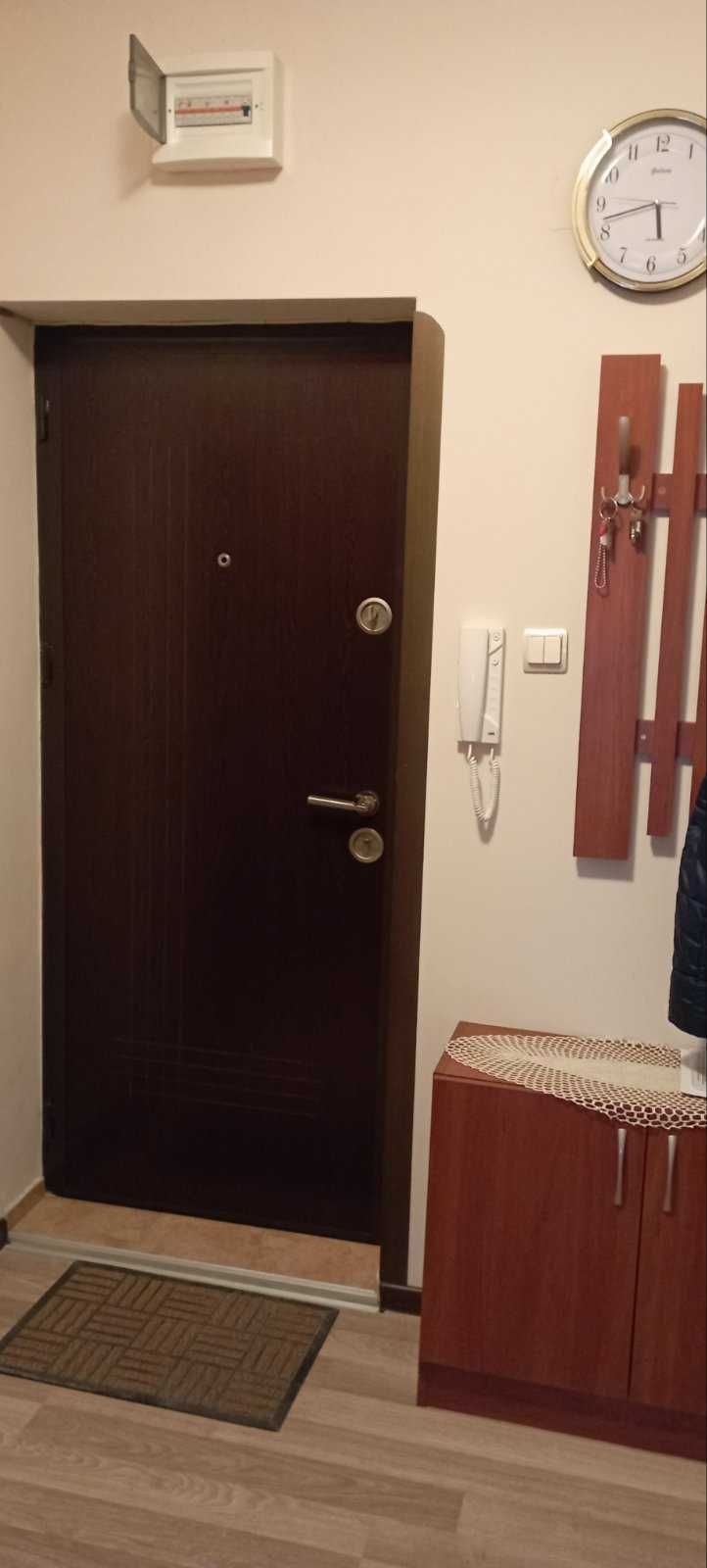 Продавам двустайно тухлено жилище