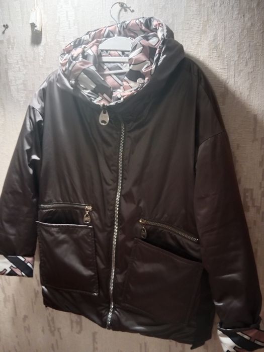 Продается куртка размер 46-48 в отличном состоянии, демисезонная.