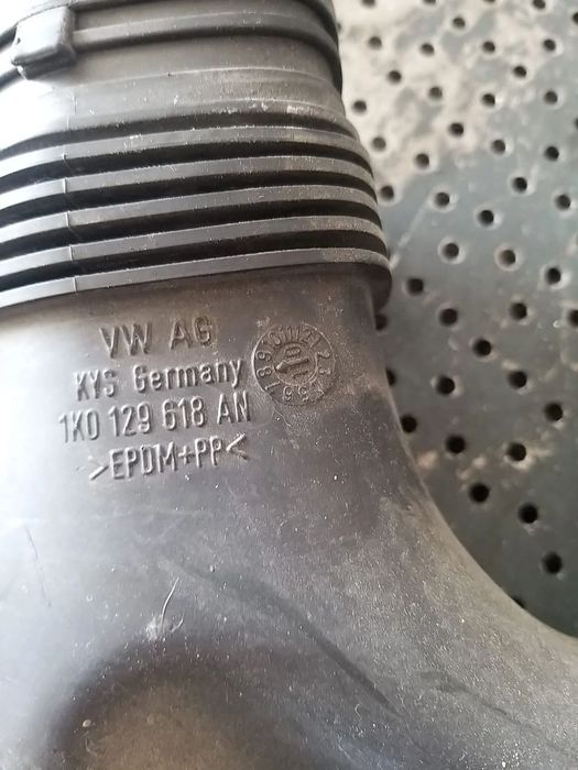 Tubulatura admisie aer 2.0 tdi vw passat b6 3c 1k0129618an