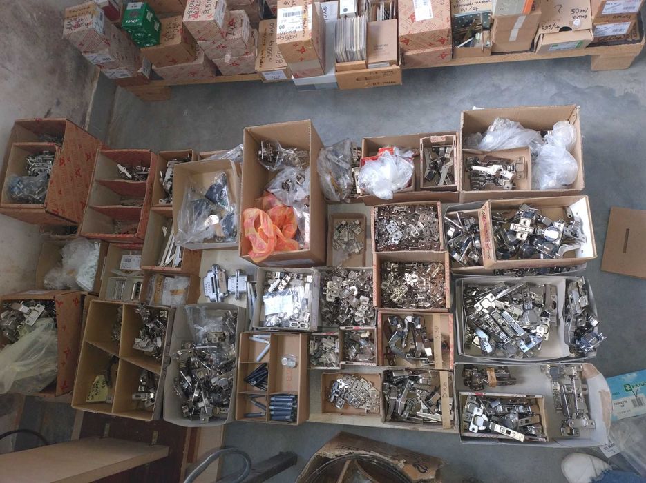 Разпродажба на мебелен склад -  консумативи за мебели, обков