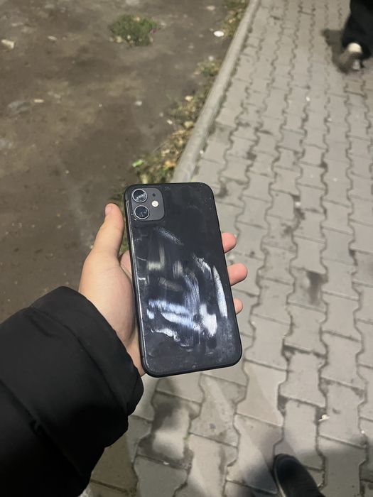 Продам Айфон 11