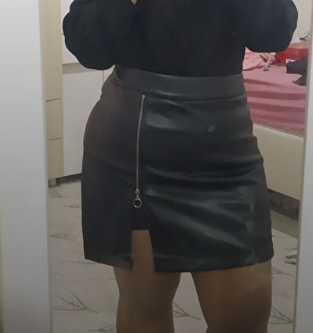 Fusta pantaloni din imitație piele