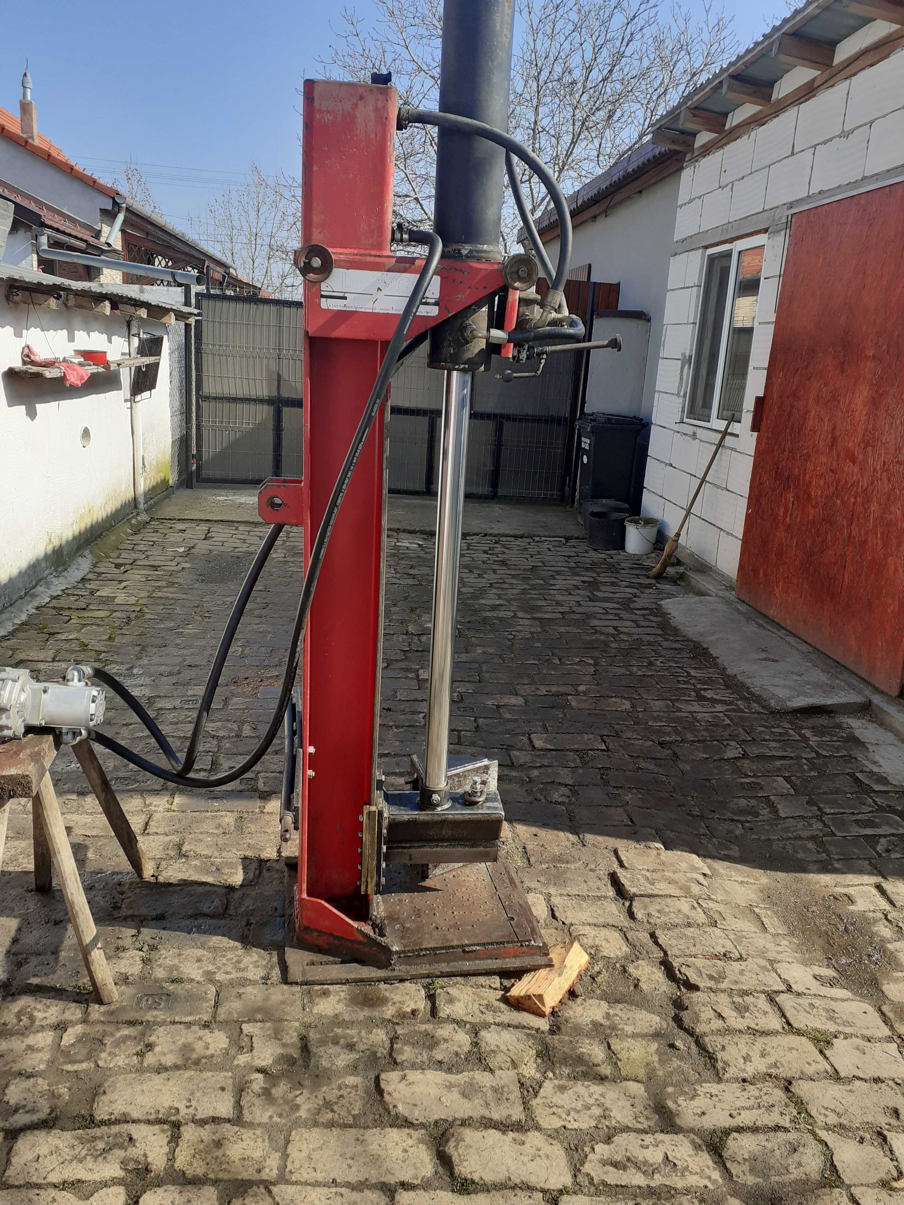 Crapator lemne pentru tractor