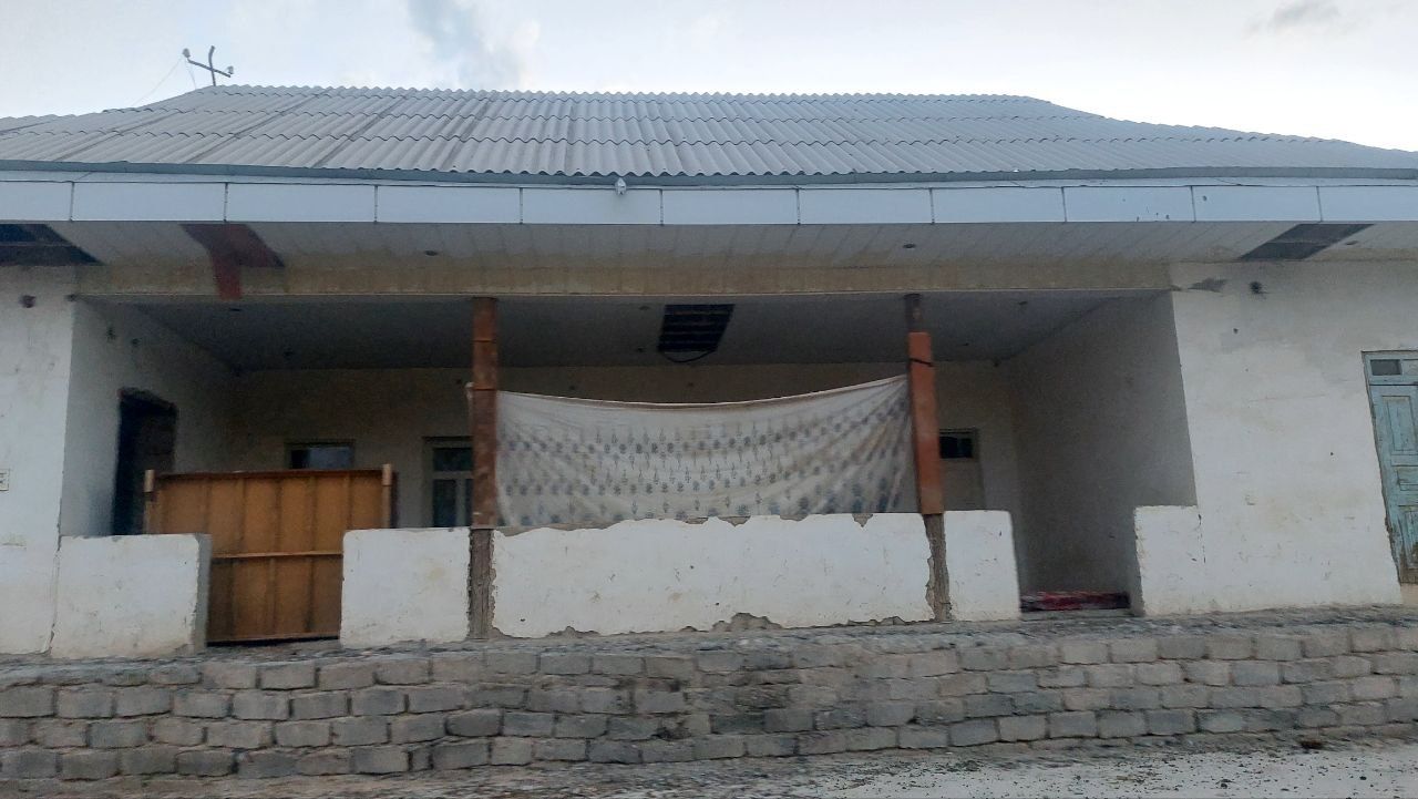 Uy sotiladi 16 sotih