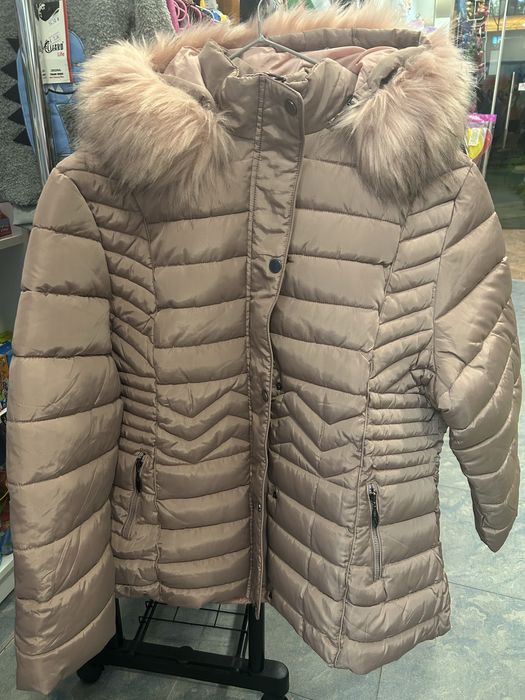 Продавам зимно дамско яке