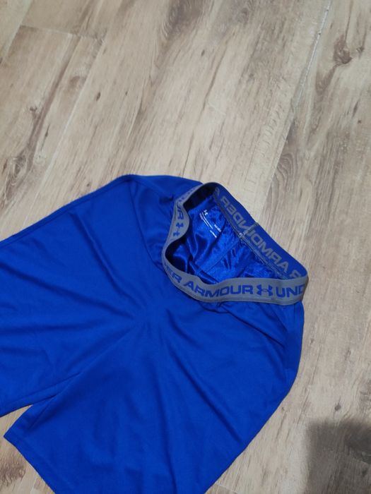 Pantaloni scurți Under Armour mărimea 14 ani sau S