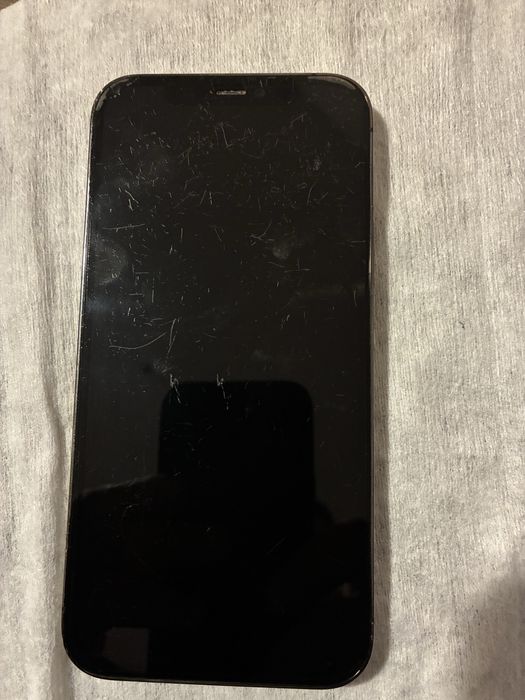 Iphone 12 pro  baterie 100%