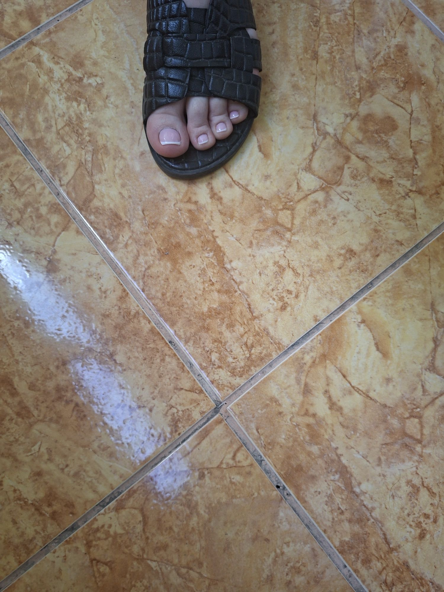 Vand papuci din piele