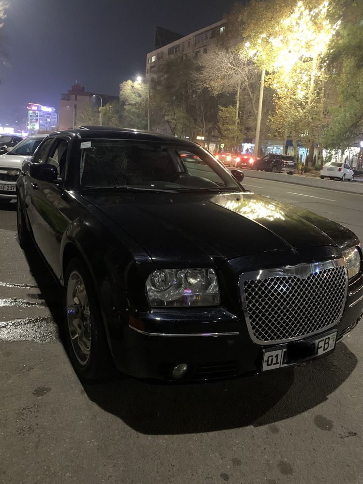 Chrysler 300c  3.5L объём мотора,  2006 года. Крайслер