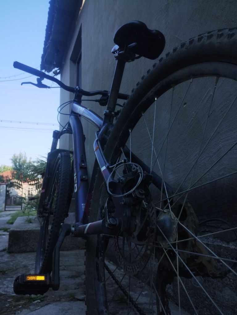 Vând bicicleta st120