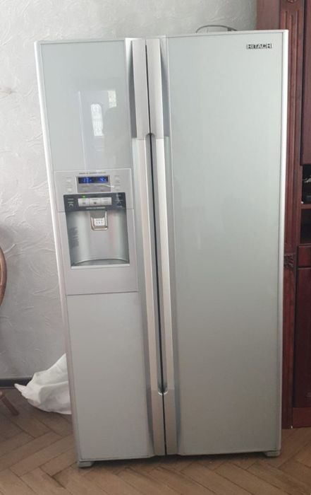 Продам новый не разу не пользовались холодильник Хитачи за пол цены ср