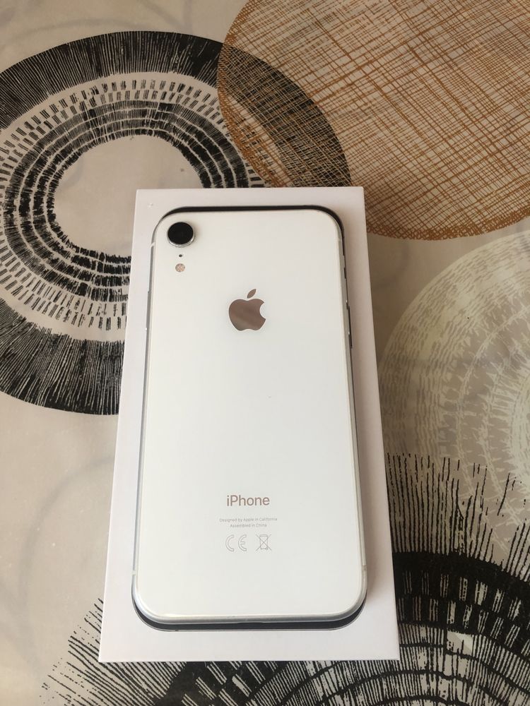 Iphone Xr бял и червен