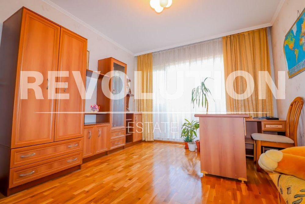 Тристаен апартамент в района на Бриз!