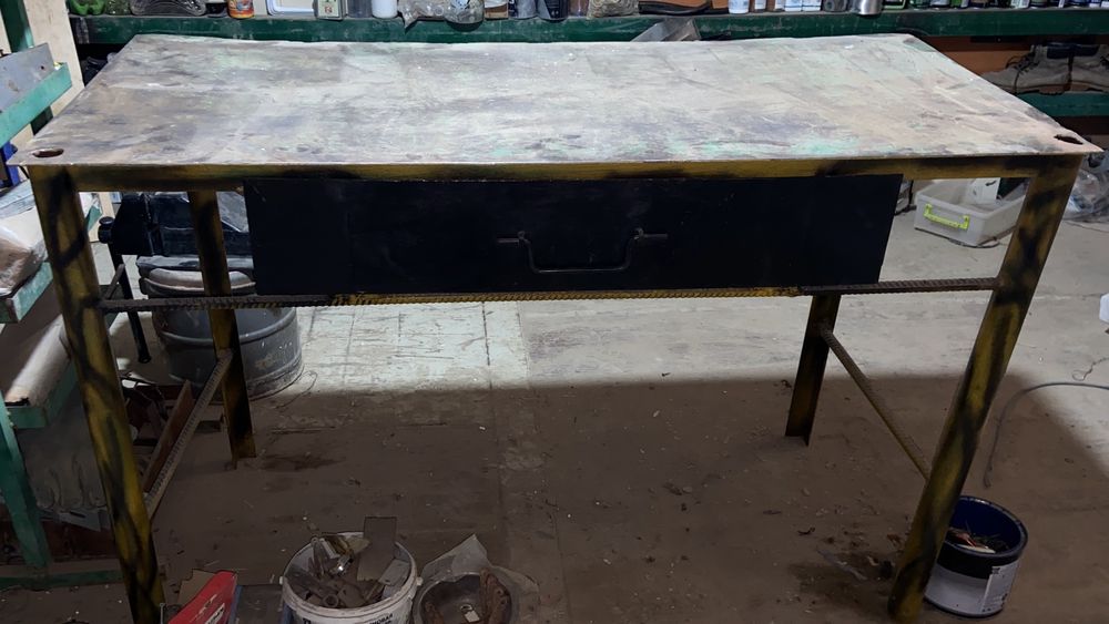 Столярный стол металлический