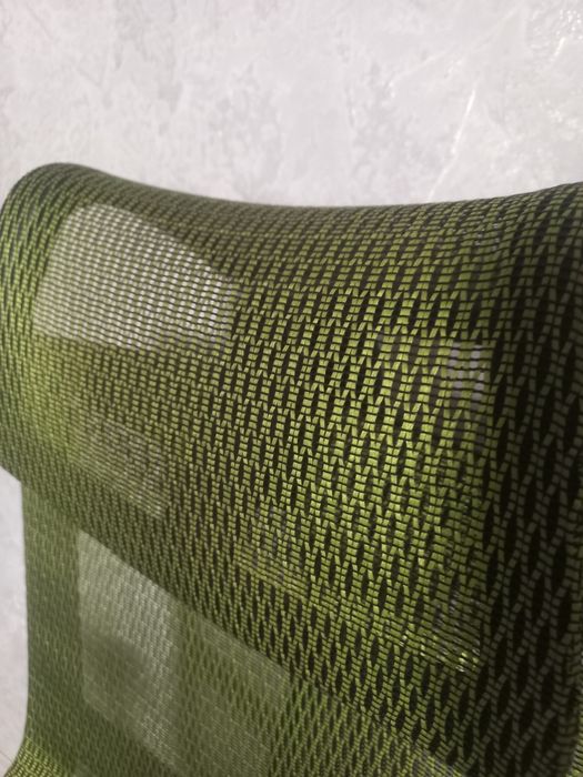 Эргономичное кресло с сеткой, отличное состояние