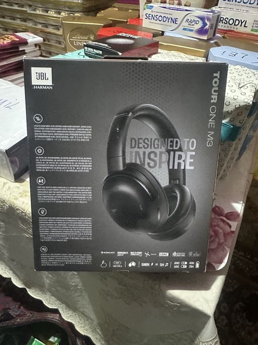 Vand casti  sunt noi in cutie