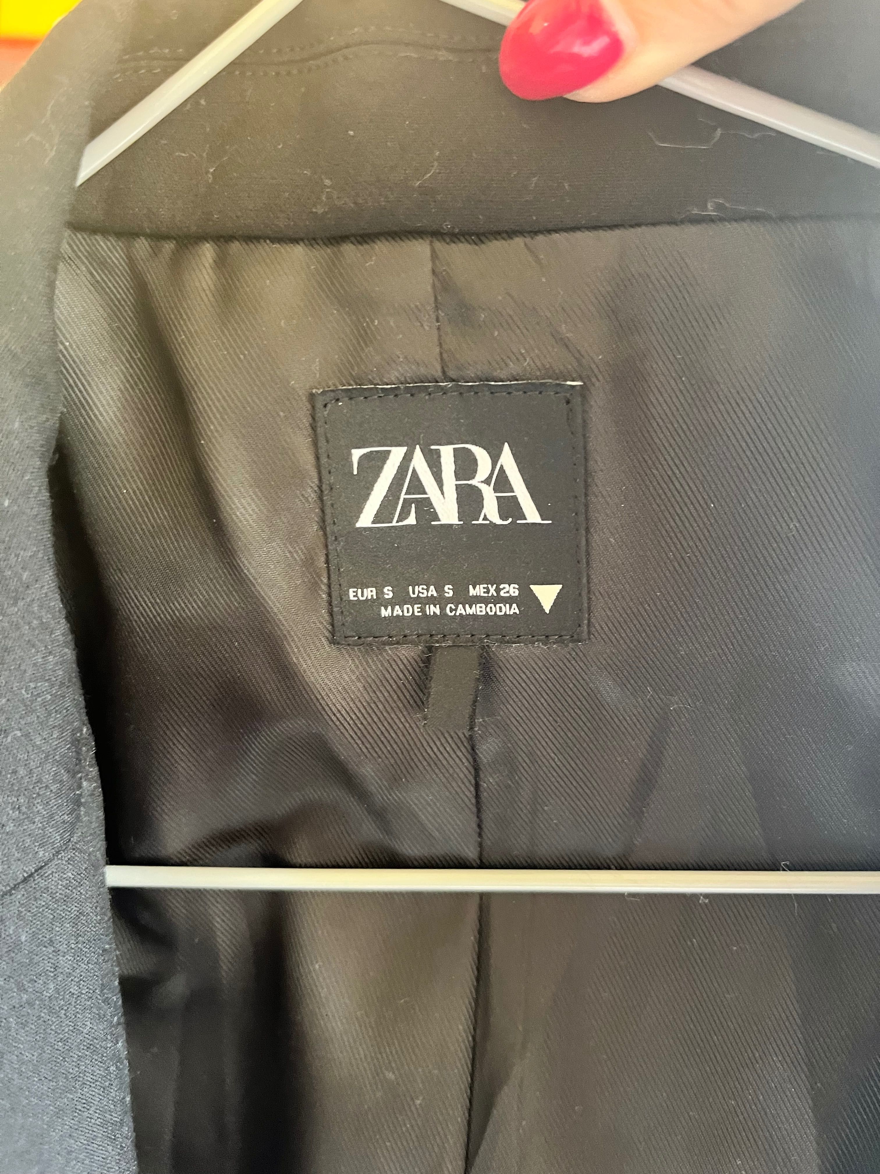 Късо сако на Zara в размер С.