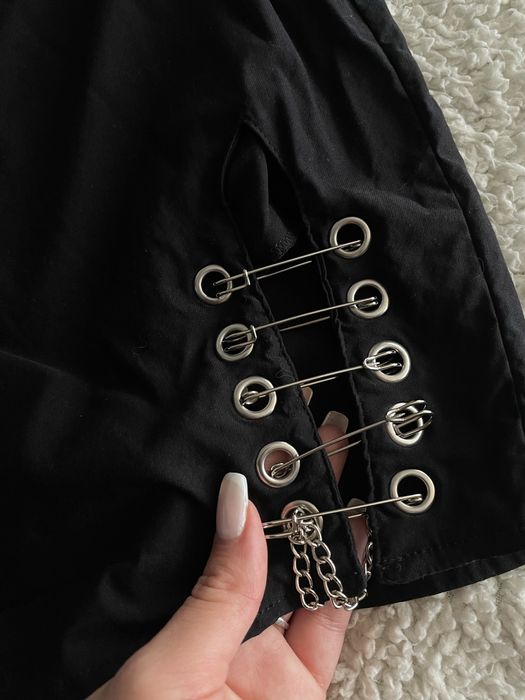 НОВА Официална Черна Рокля с Детайл