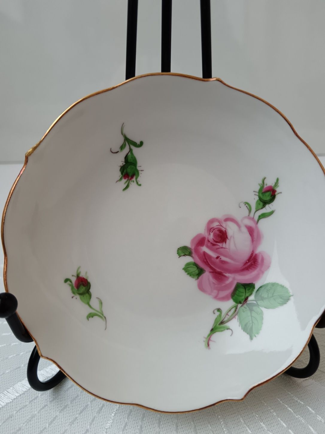 Meissen, чинийка/купичка с декор роза, маркировка кръстосани мечове