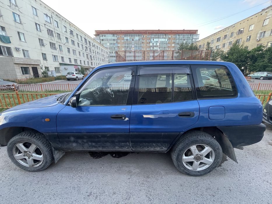 Toyota Rav 4 синий в хорошем состоянии