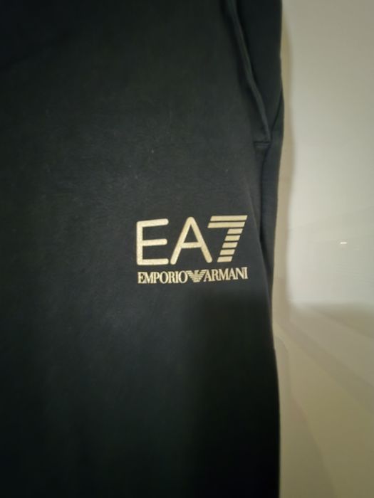 Спортен екип с качулка EA7